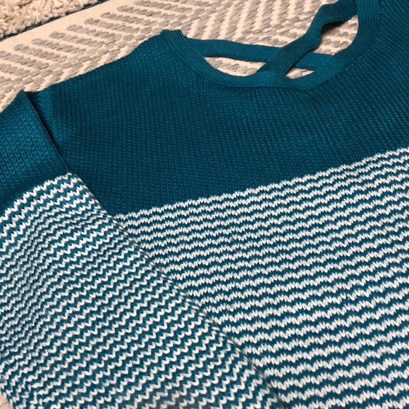 I LOVE gorgeous blue sweater - Picture 2 of 4